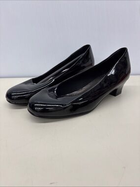 Classique Women's Black Patent Mid-Heel Pumps